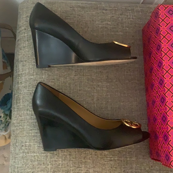 Tory Burch Benton 85MM Peep Toe Wedge - Picture 4 of 9